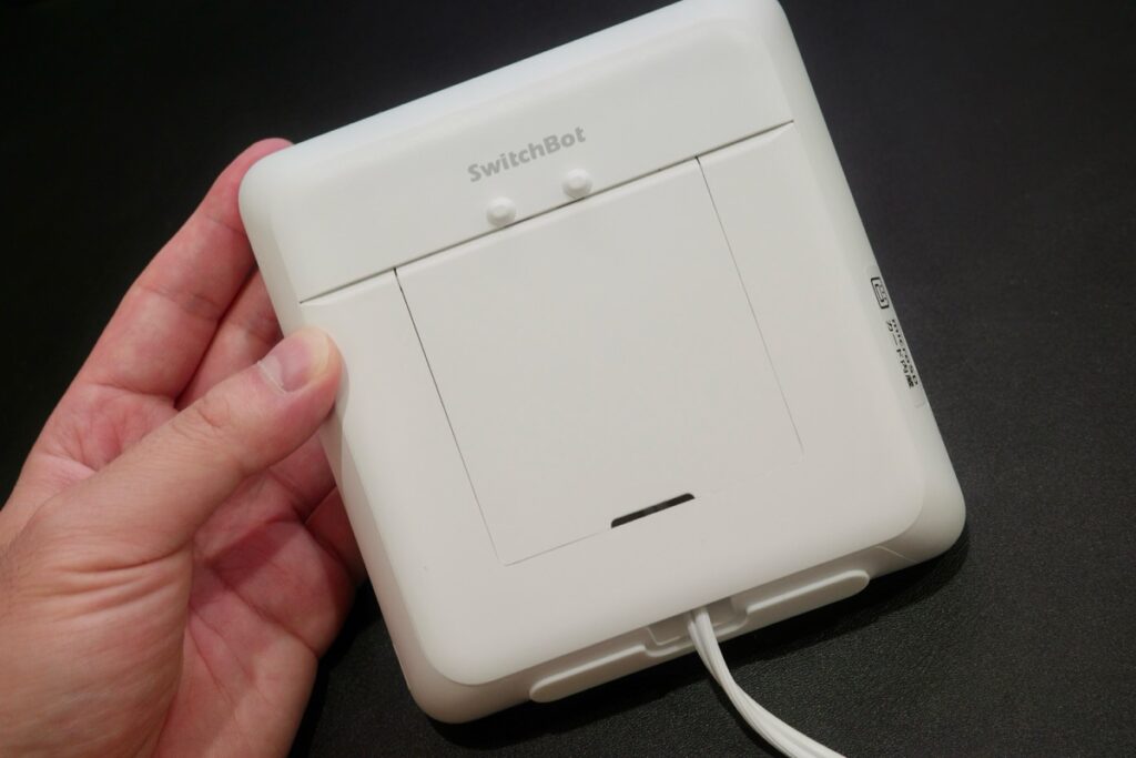 SwitchBot スマートテレビドアホンのモニター親機の背面