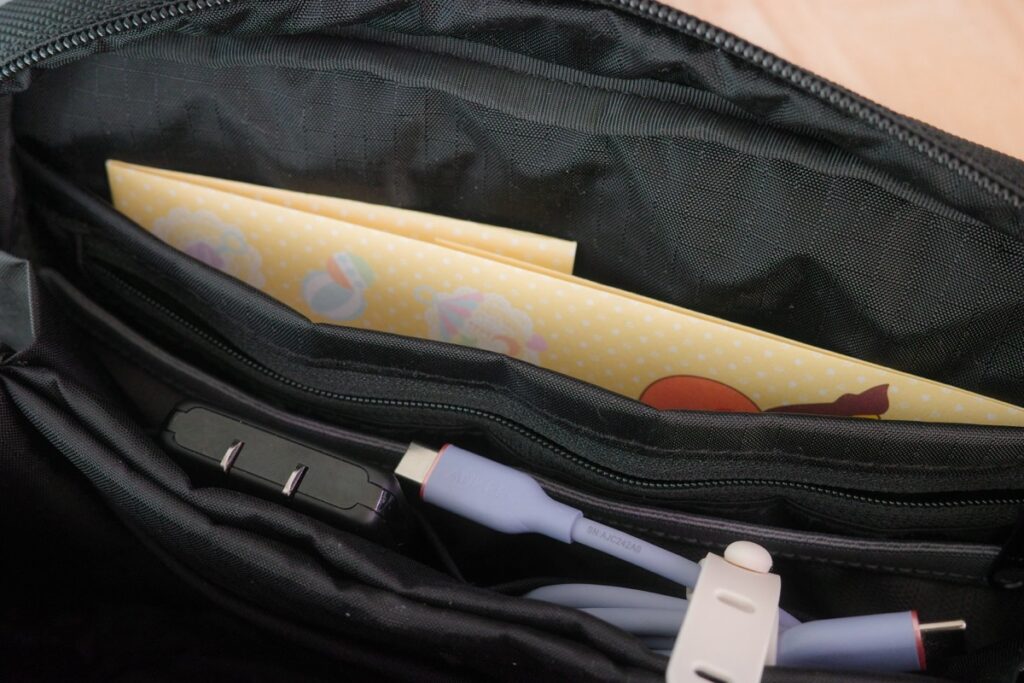 THE TOKYO TECHPACK POUCHのミニノートサイズポケット