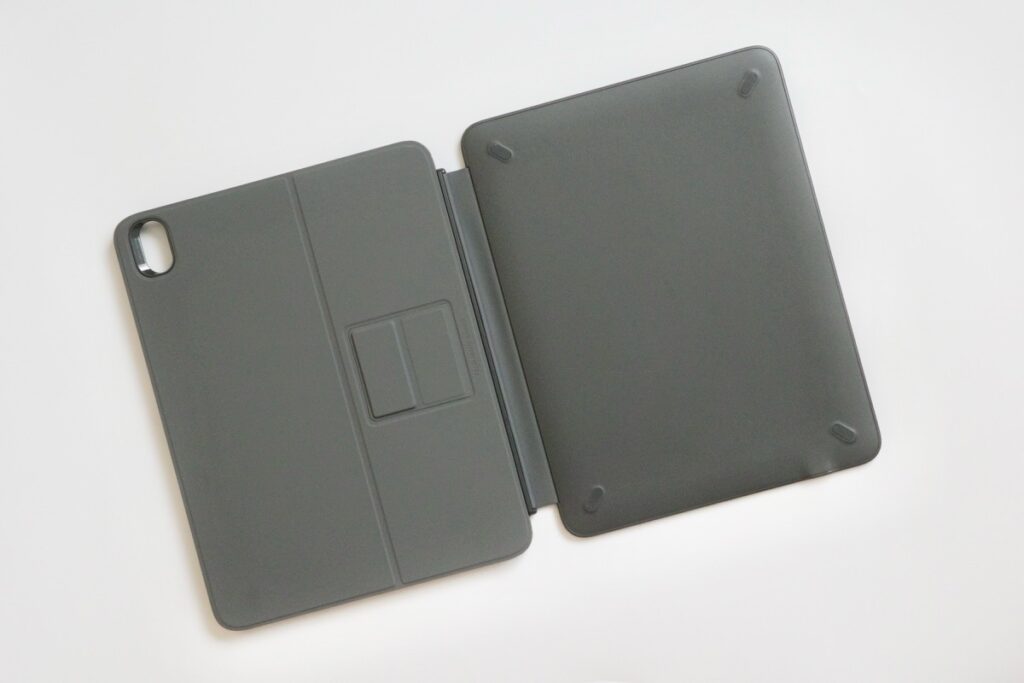 ESR iPad Air 11インチ（M2/M3）Flexキーボードケースの外側面