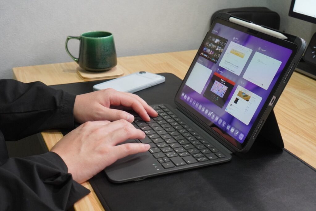 ESR iPad Air 11インチ（M2/M3）Flexキーボードケースのトラックパッドを使う