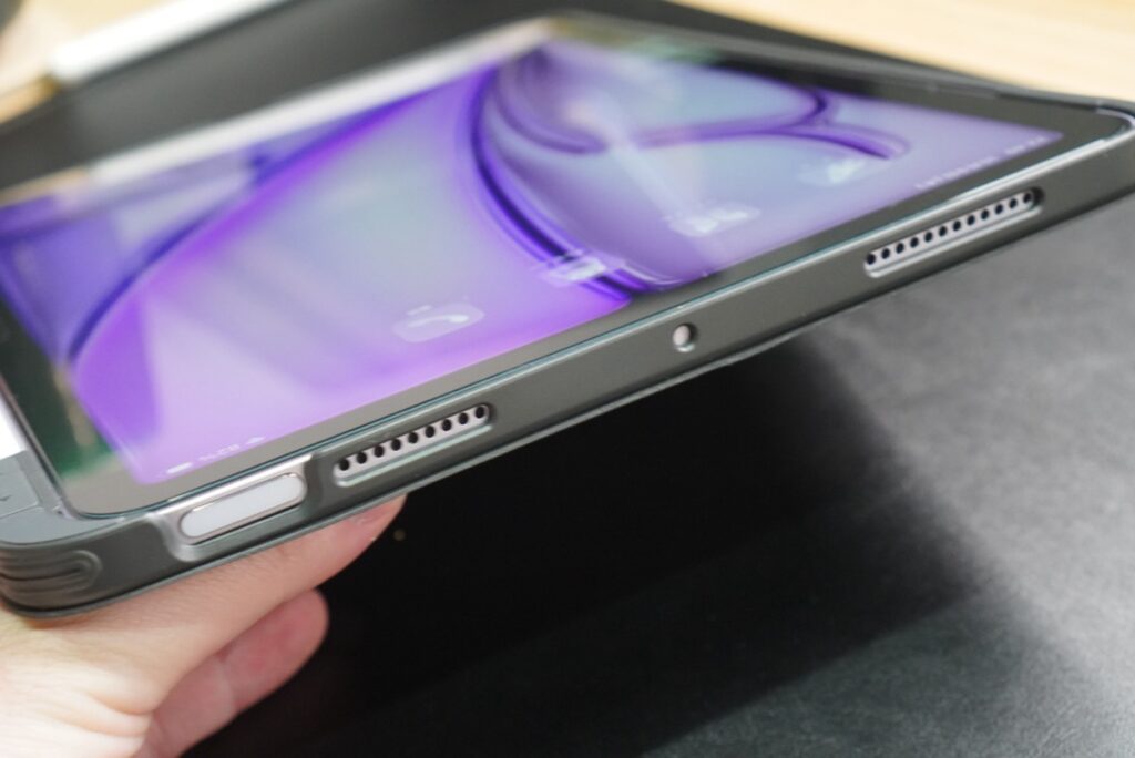 ESR iPad Air 11インチ（M2/M3）Flexキーボードケースのスピーカー