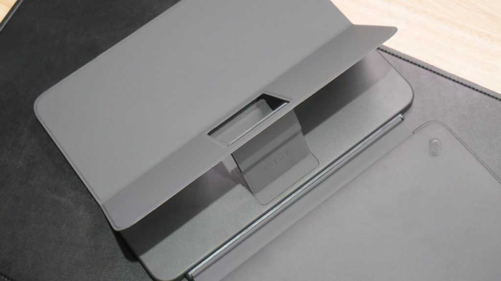 ESR iPad Air 11インチ（M2/M3）Flexキーボードケースのスタンド