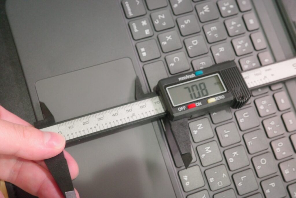 ESR iPad Air 11インチ（M2/M3）Flexキーボードケースのトラックパッド（縦）のサイズ