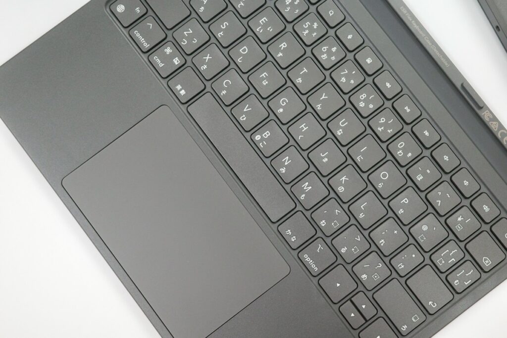 ESR iPad Air 11インチ（M2/M3）Flexタブレットケースはトラックパッド搭載