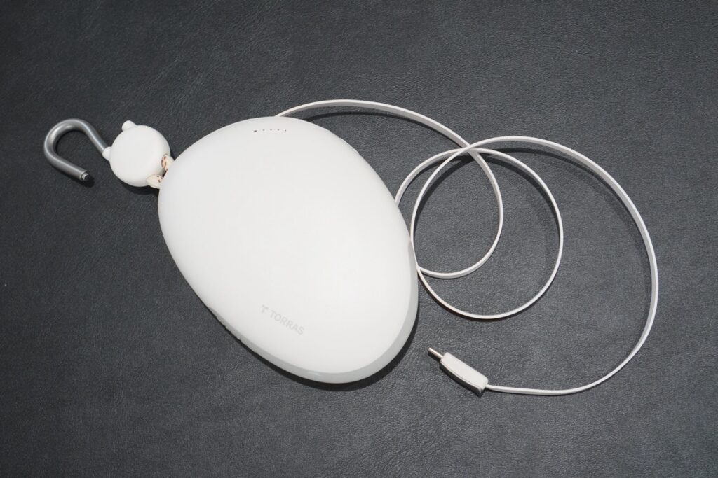 FlexLine Pebble モバイルバッテリーの内蔵ケーブルは、最大70cm
