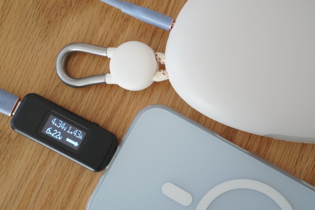 FlexLine Pebble モバイルバッテリーでiPhoneとiPadを同時充電した際のiPhoneへの出力
