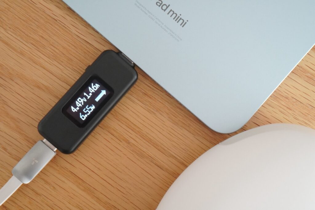 FlexLine Pebble モバイルバッテリーでiPhoneとiPadを同時充電した際のiPadへの出力