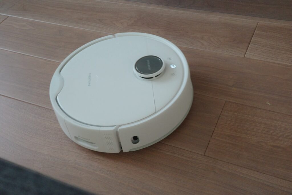 ロボット掃除機 S20が稼働する様子
