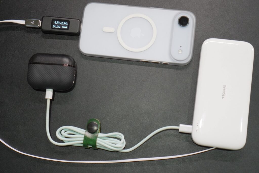 FlexLine 10000mAh モバイルバッテリーでiPhoneとAirPods Proを同時に充電