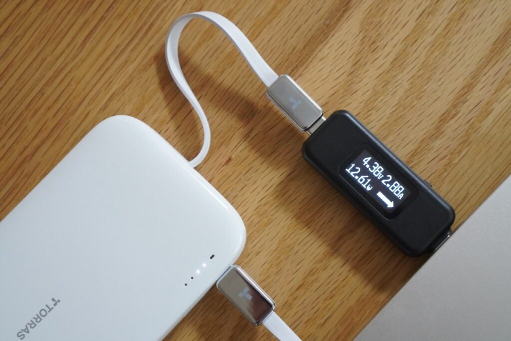パススルー充電では最大出力が制限される