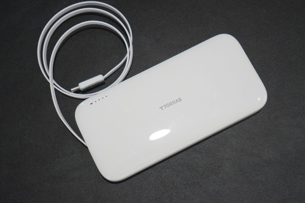 FlexLine 10000mAh モバイルバッテリーの内蔵ケーブル