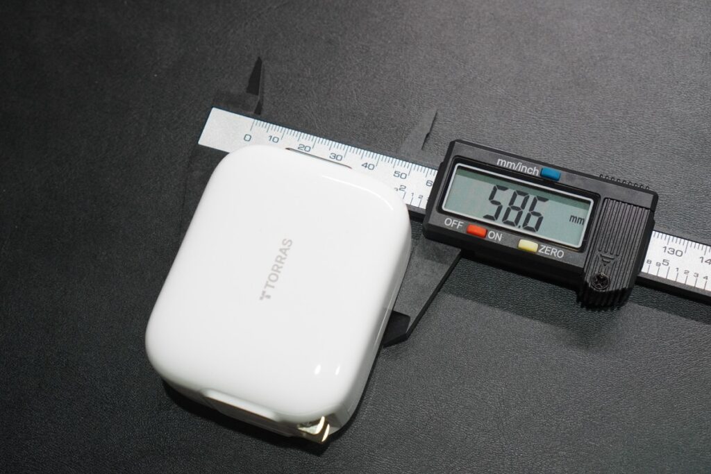 FlexLine 67W type-c 2ポート急速充電器の高さ