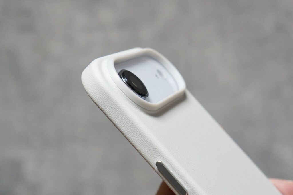 MOFT MOVASレザーケース（iPhone Air）のカメラ周り
