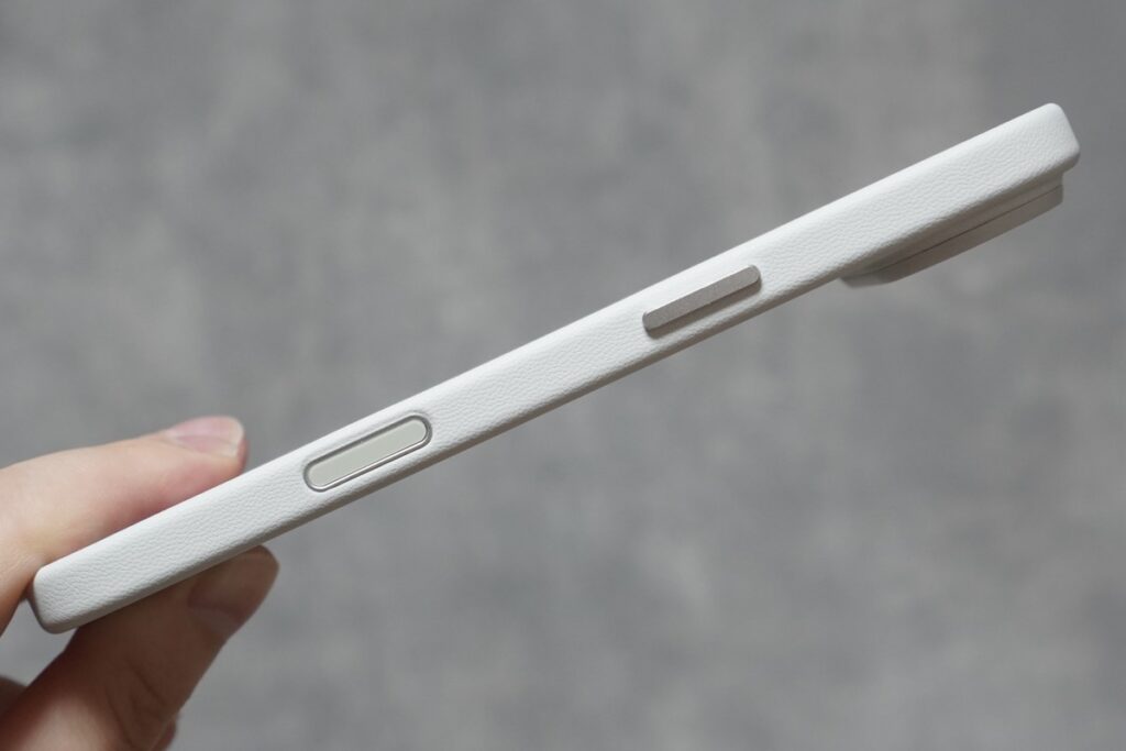 MOFT MOVASレザーケース（iPhone Air）の側面