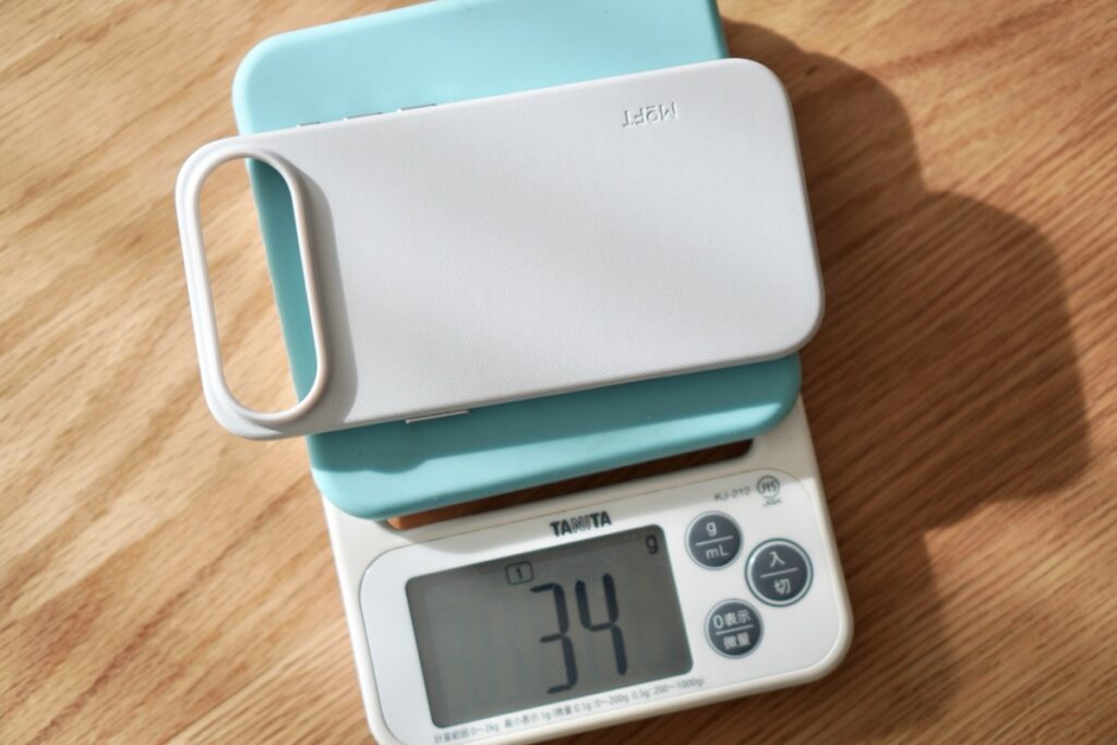 MOVAS™レザーケースの重さ