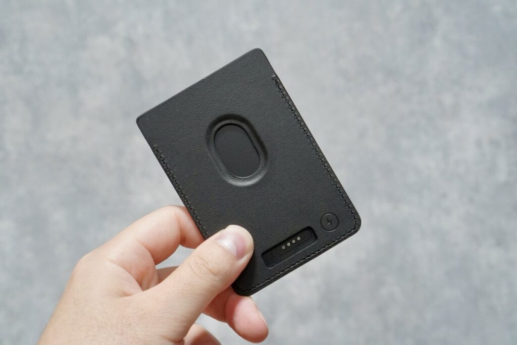 MagSafeケースに収納したまま充電できる