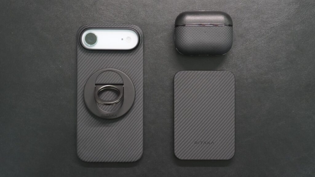 PITAKAのブラックカラーのアクセサリー