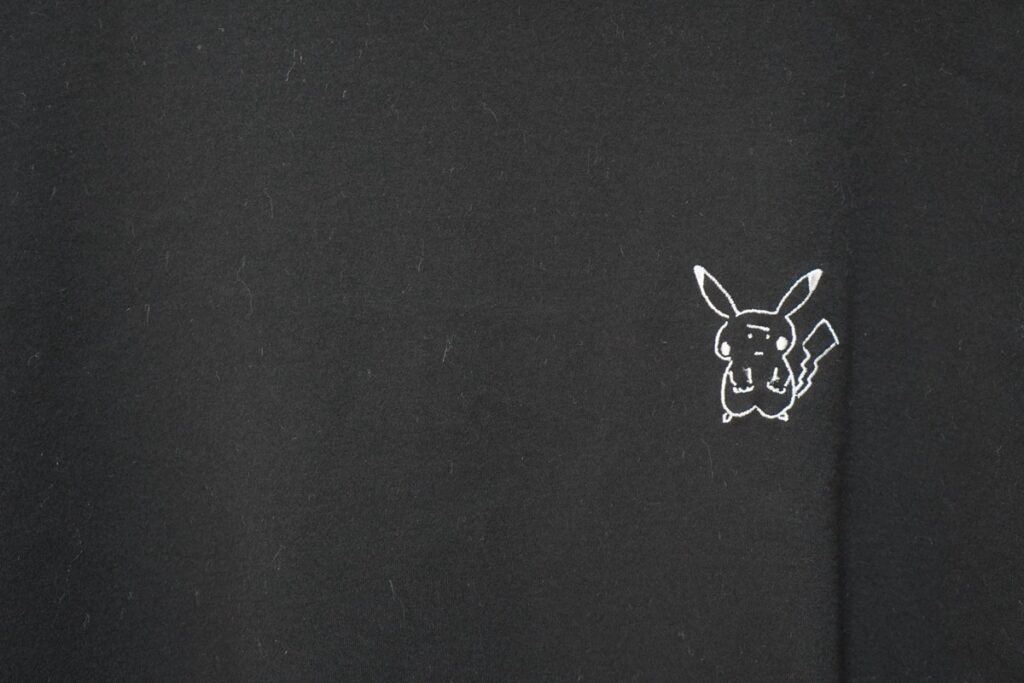 airmorn oneでシワを伸ばしたカットソーのアップ