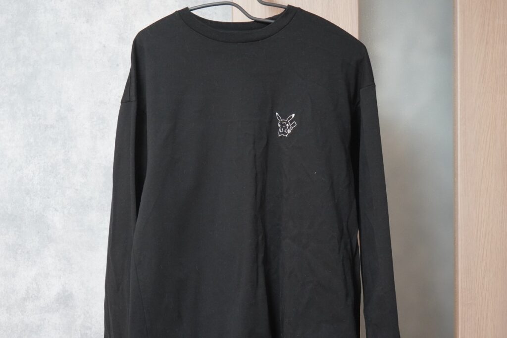 左側だけシワを伸ばしたカットソー