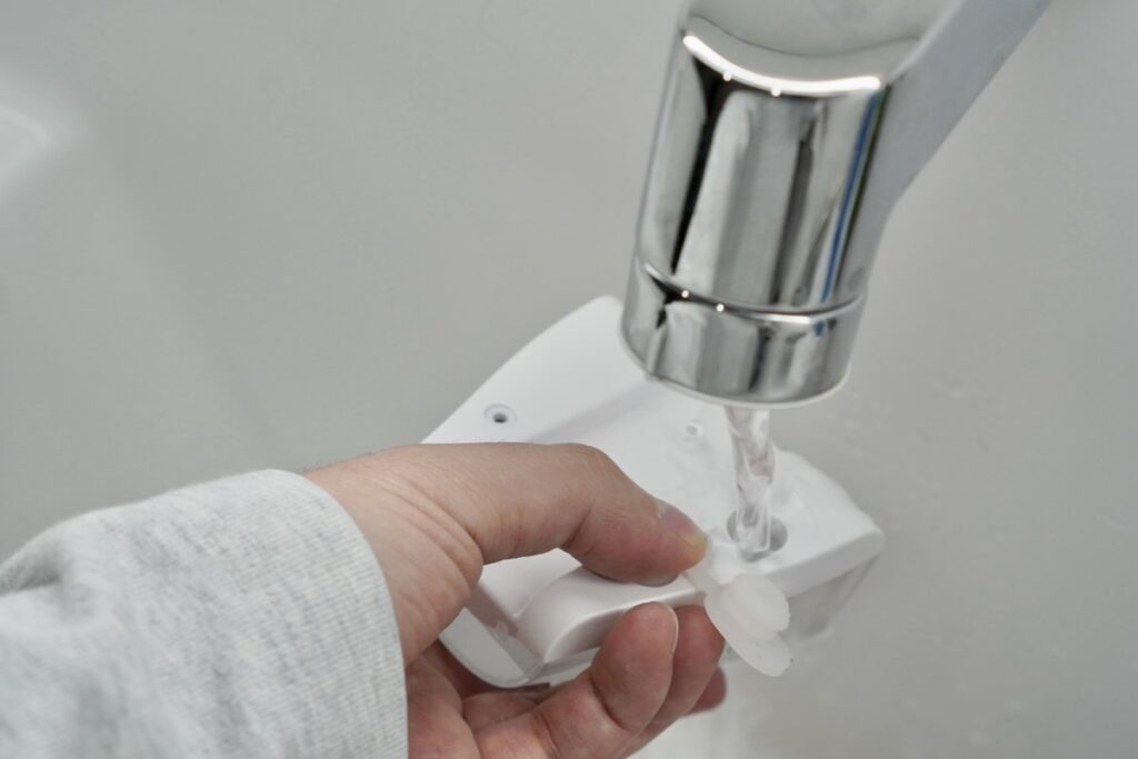 使用前に水タンクに給水する