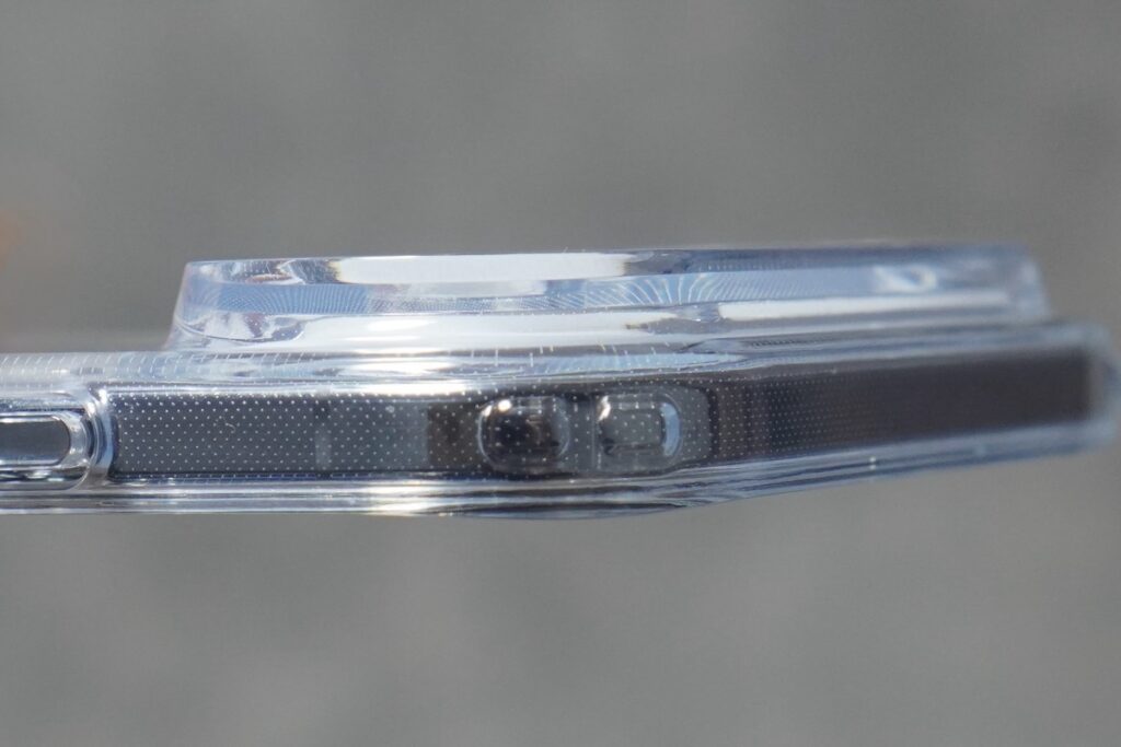 HYBRID MAGNETIC CASEの四隅に搭載されたクッション構造