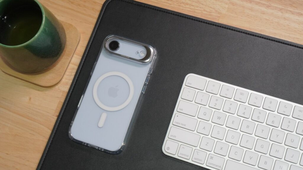 スタンドを搭載したESRのiPhoneケース