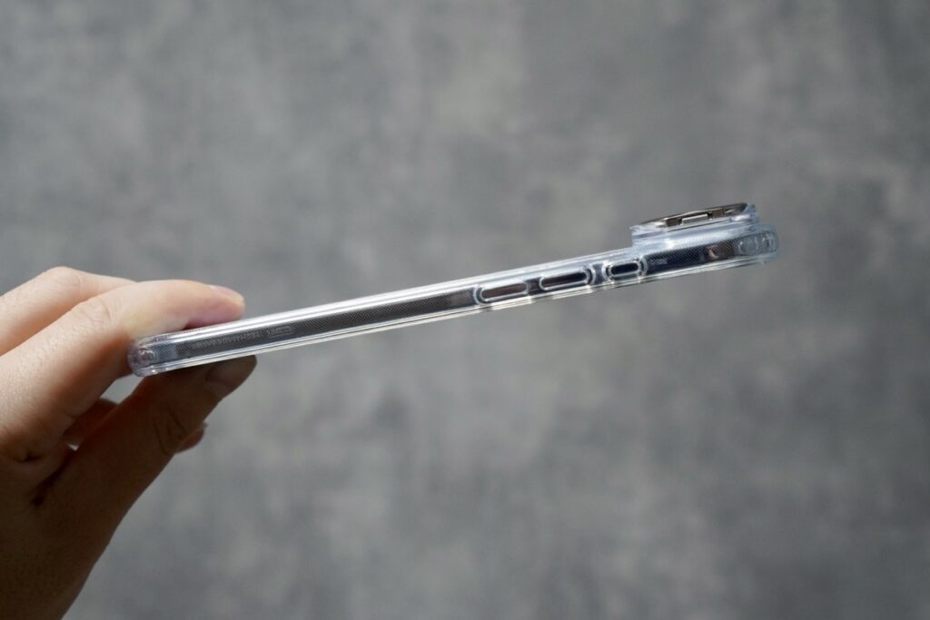 隠しスタンド付きiPhoneケース「HYBRID MAGNETIC CASE」の側面
