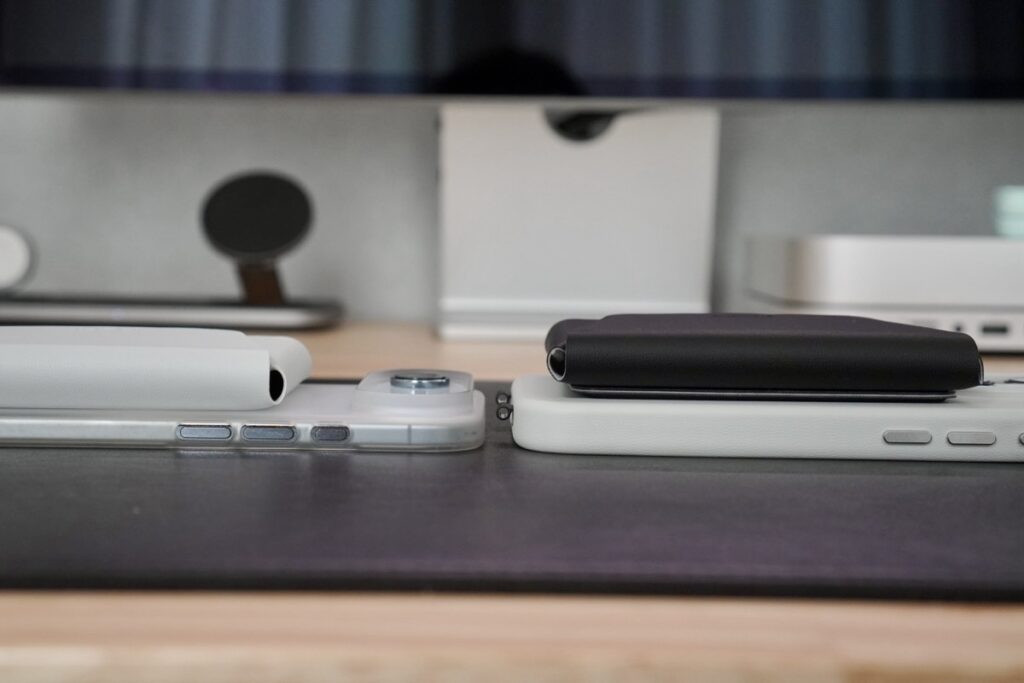 多機能カードケース&スタンドをiPhone Air、iPhone 16 Proに装着