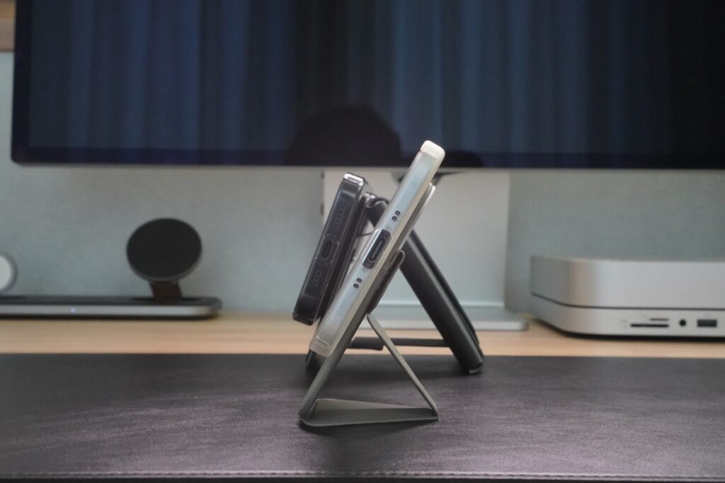 多機能カードケース&スタンドとSnap-Onスマホスタンドの横向き角度を比較