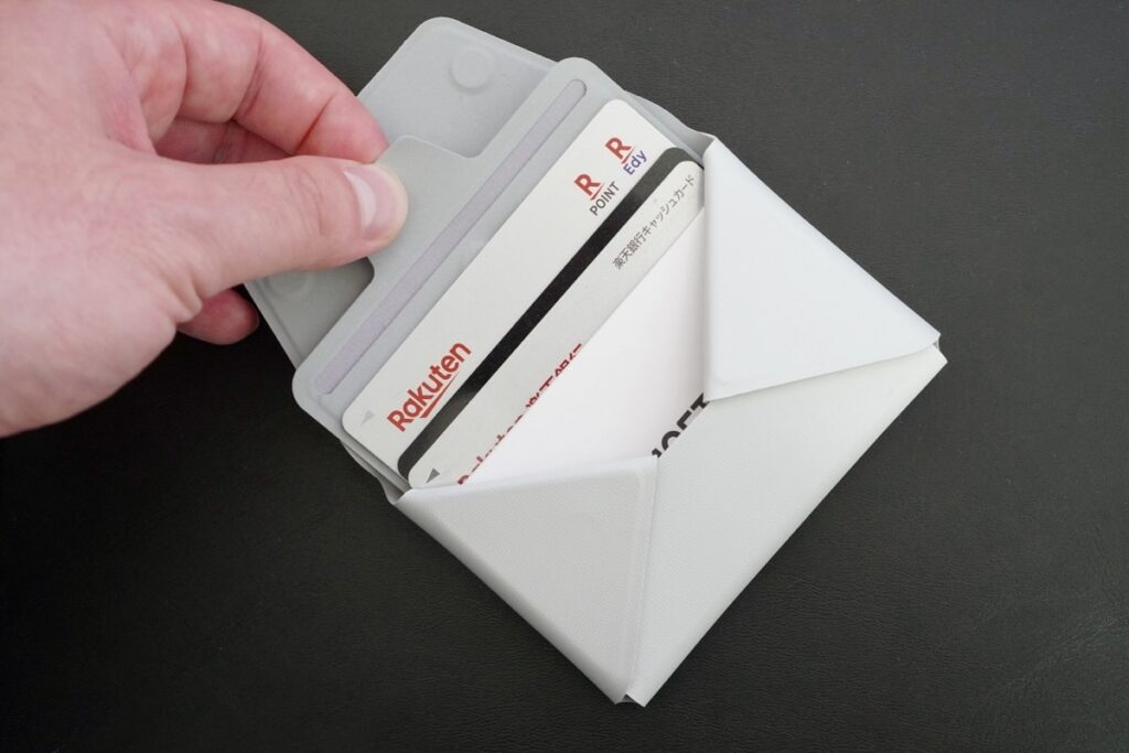 カードの取り出しはスムーズ