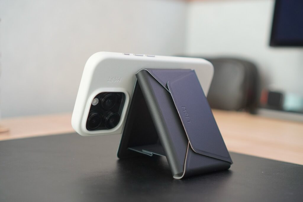 多機能カードケース&スタンドでiPhoneをフローティングで使う