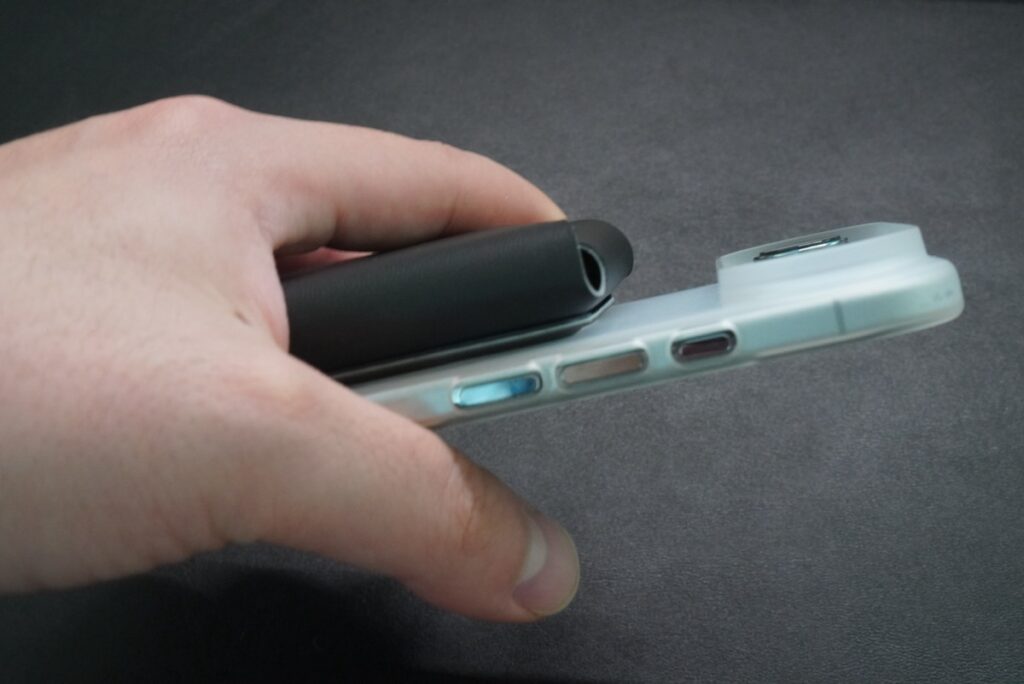 装着したままでは、厚みが気になる