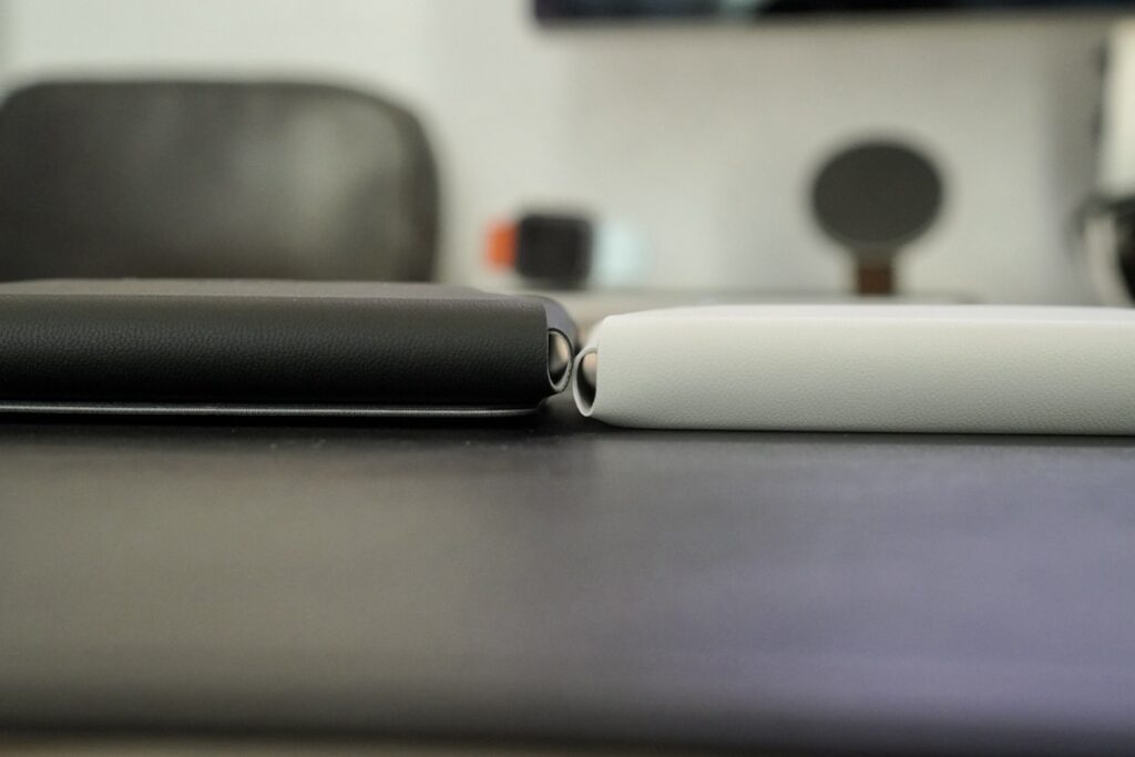 多機能カードケース&スタンドのスタンドあり/なしにおける厚さの違い