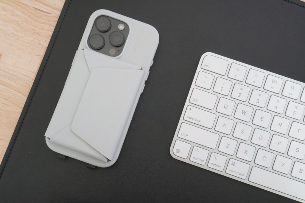 ミスティグレーのスマホケースと多機能カードケース&スタンド