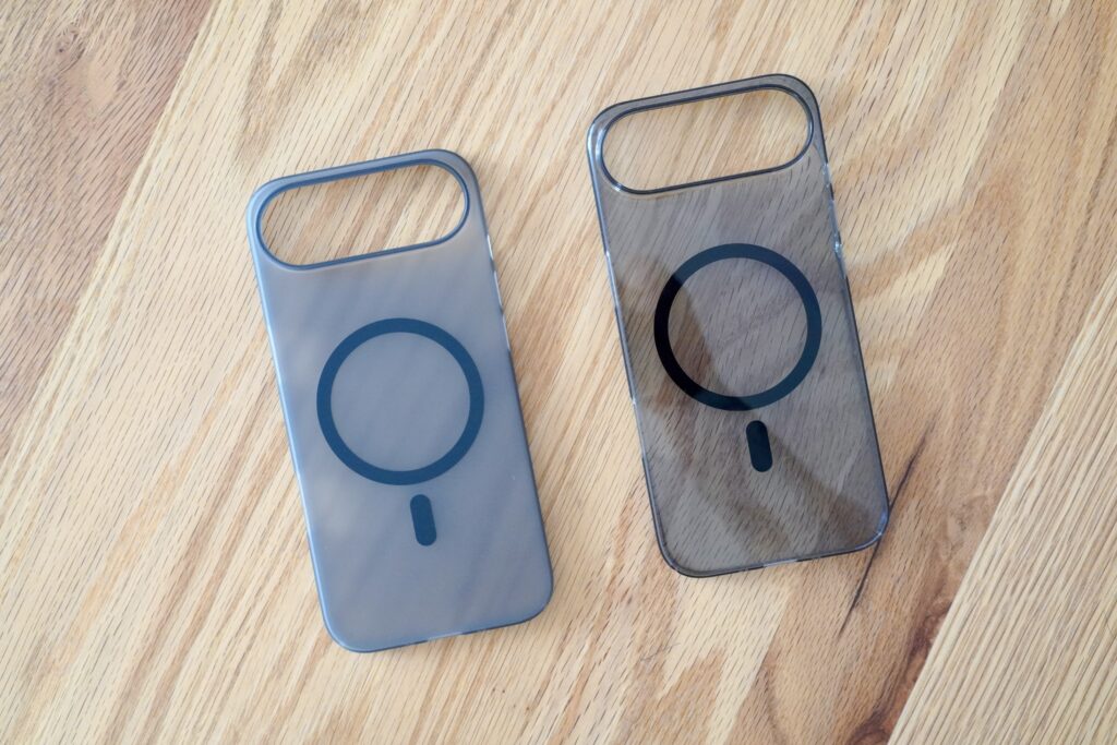 THE INVISIBLE AIR（クリスタルブラック）とTHE FROST AIR ULTRA（スモークブラック）