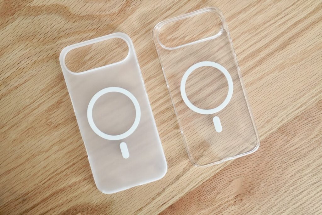 THE INVISIBLE AIR（クリスタルクリア）とTHE FROST AIR ULTRA（アイスホワイト）