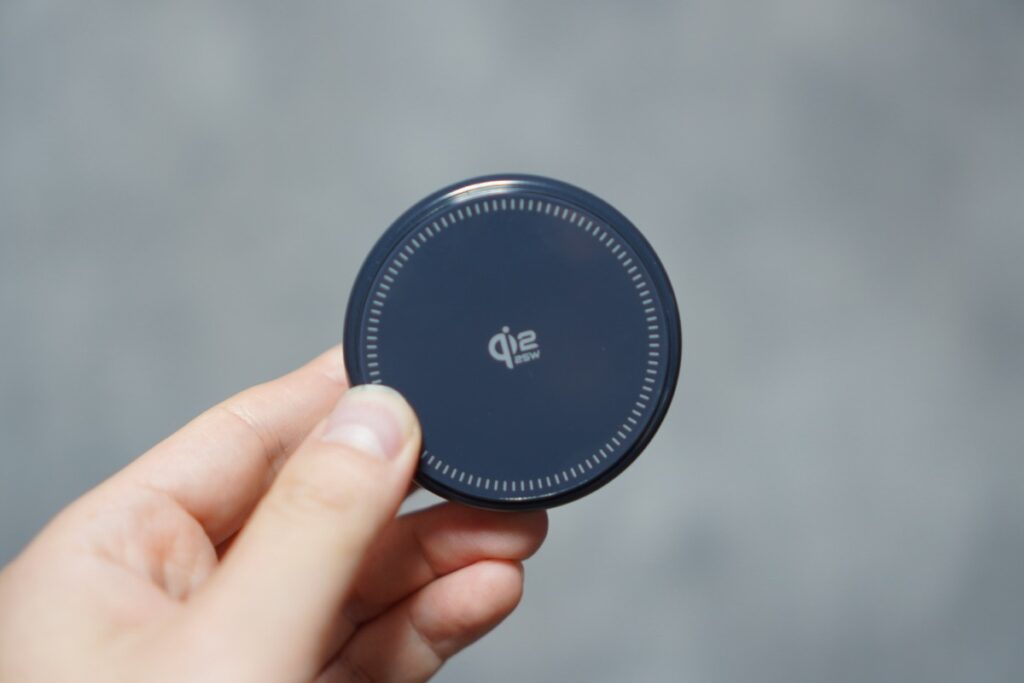 Ostand PolarCircleのマグネット式ワイヤレスパッド