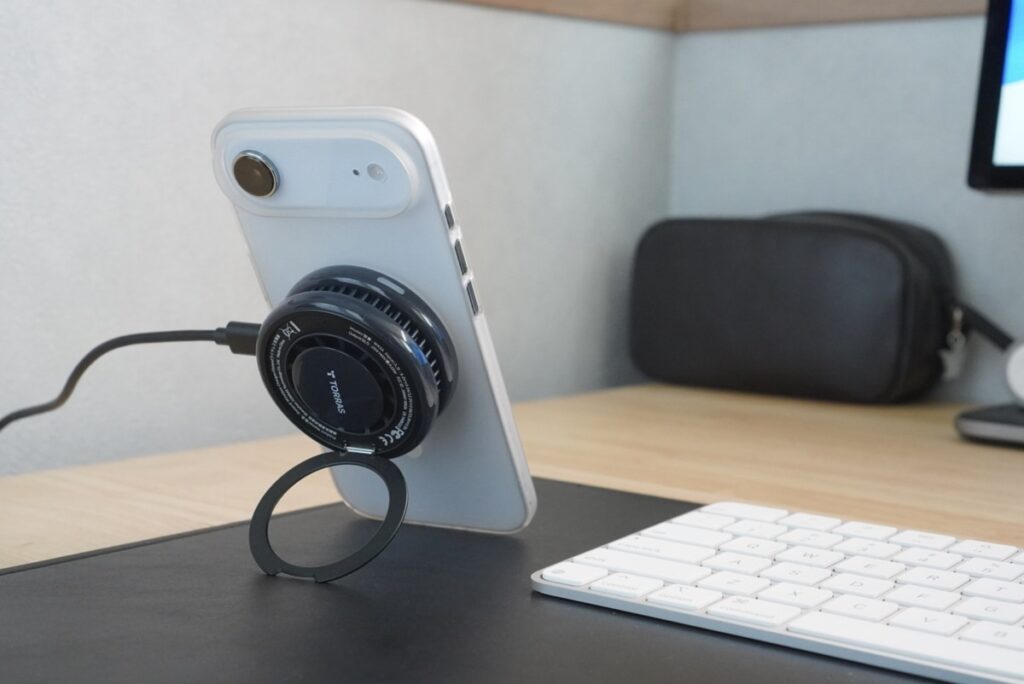 Ostand PolarCircleで充電しながらiPhoneを使う