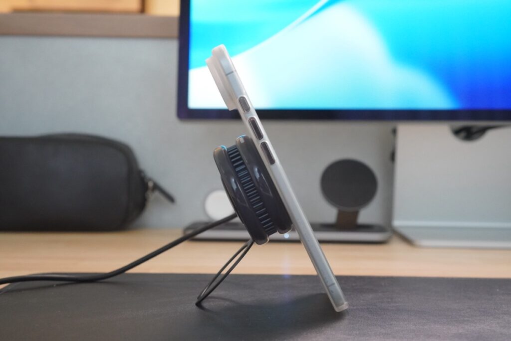 角度調整できる回転式スタンド