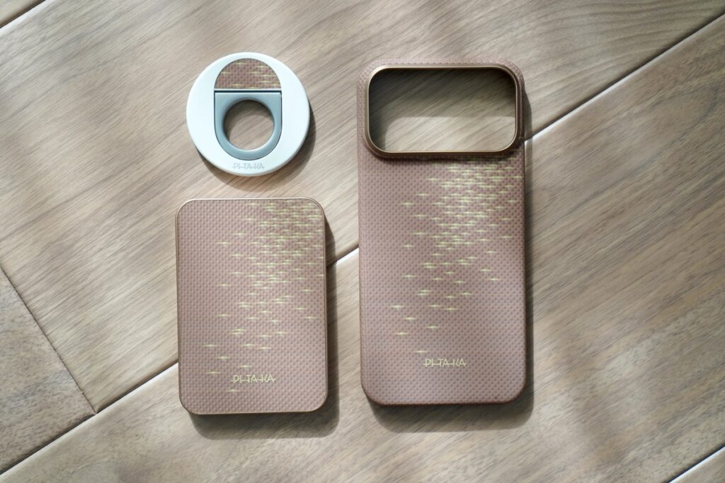 PITAKAのiPhoneアクセサリー