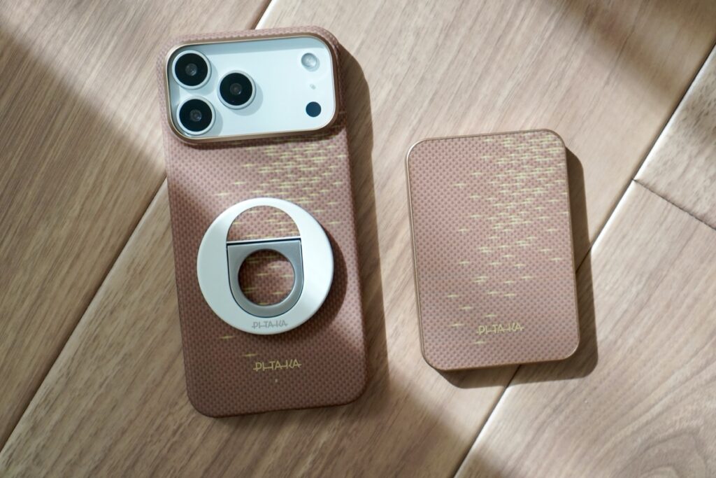 PITAKAのiPhone accessoryは、統一感のあるデザインが魅力