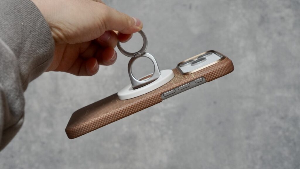 PITAKAのスマホリングの磁力は十分