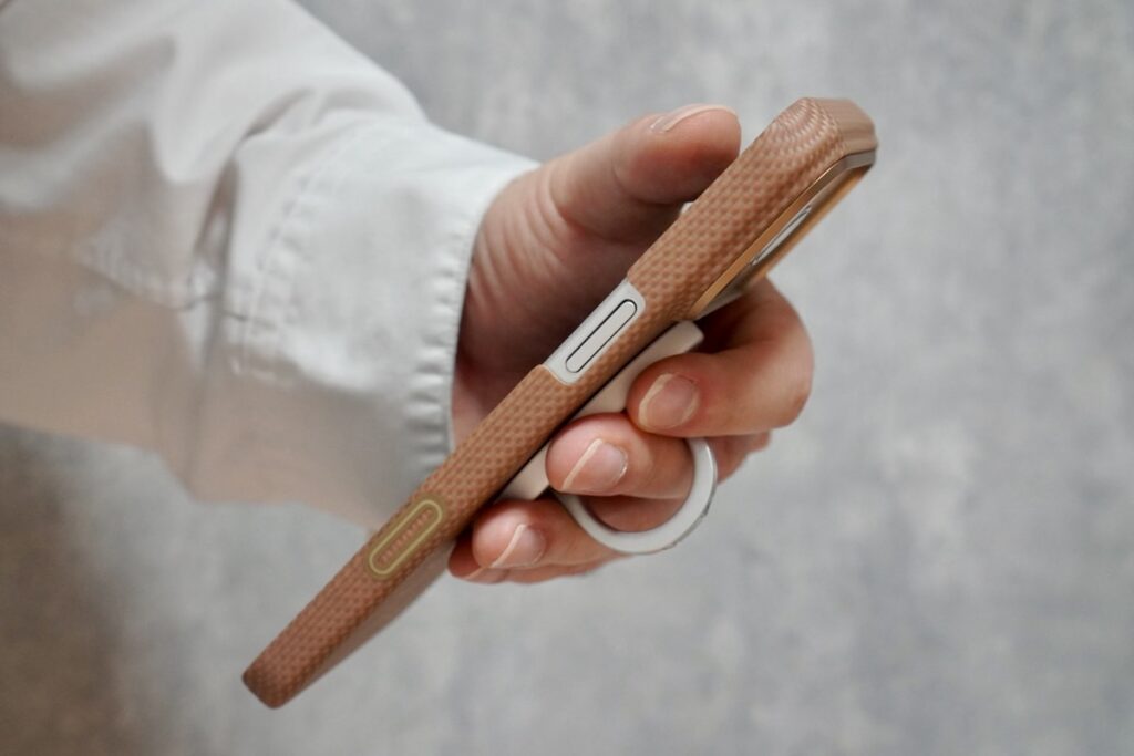 スマホリングでグリップ感を高める