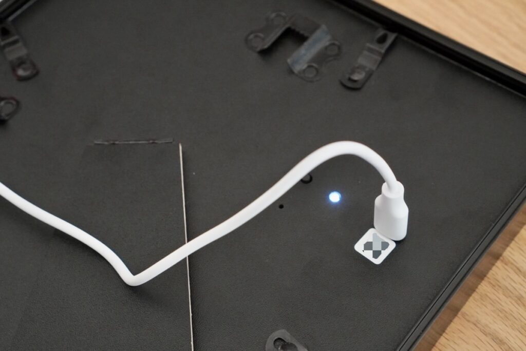 SwitchBot AIアートキャンバスは充電式のコードレス仕様