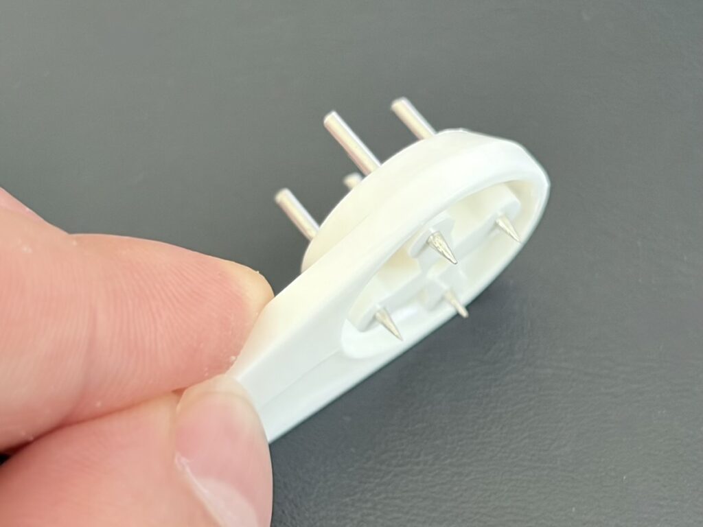 SwitchBot AIアートキャンバスの穴あけ用フック