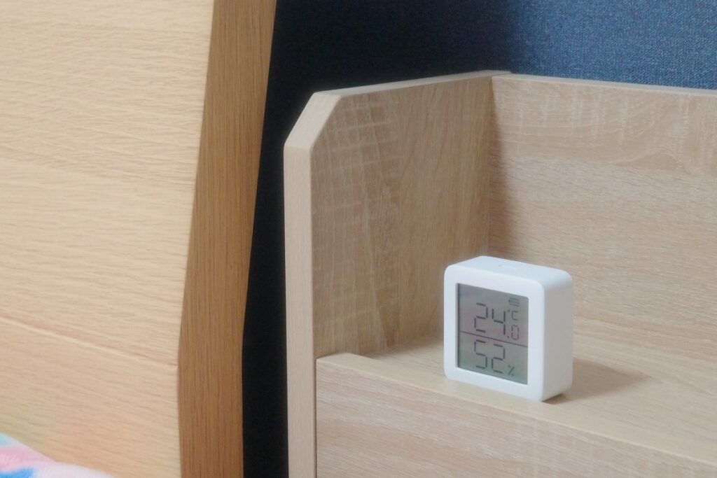 寝室に配置した¥SwitchBot 温湿度計