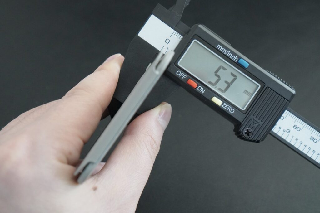 MOFT Snap-Onスマホスタンドの厚さ