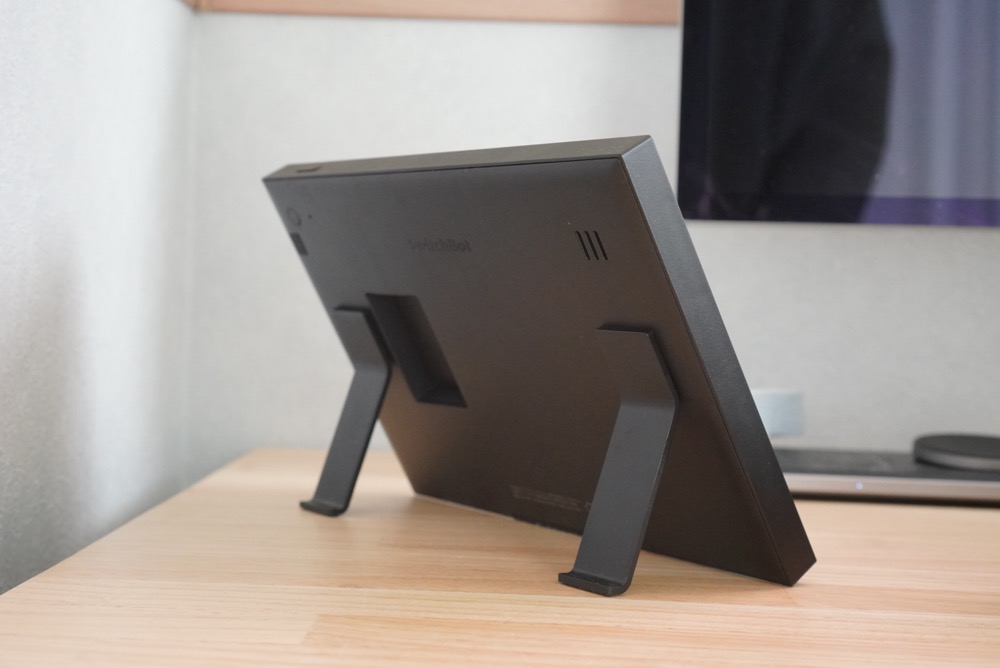 SwitchBotスマートデイリーステーションは充電式で置き場所を選ばない