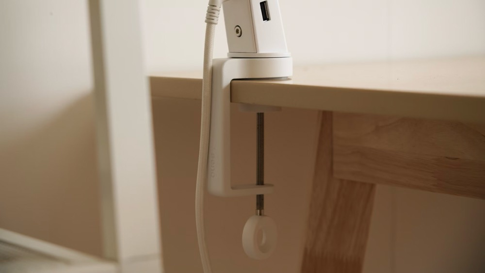 MindDuo 2のデスククランプ