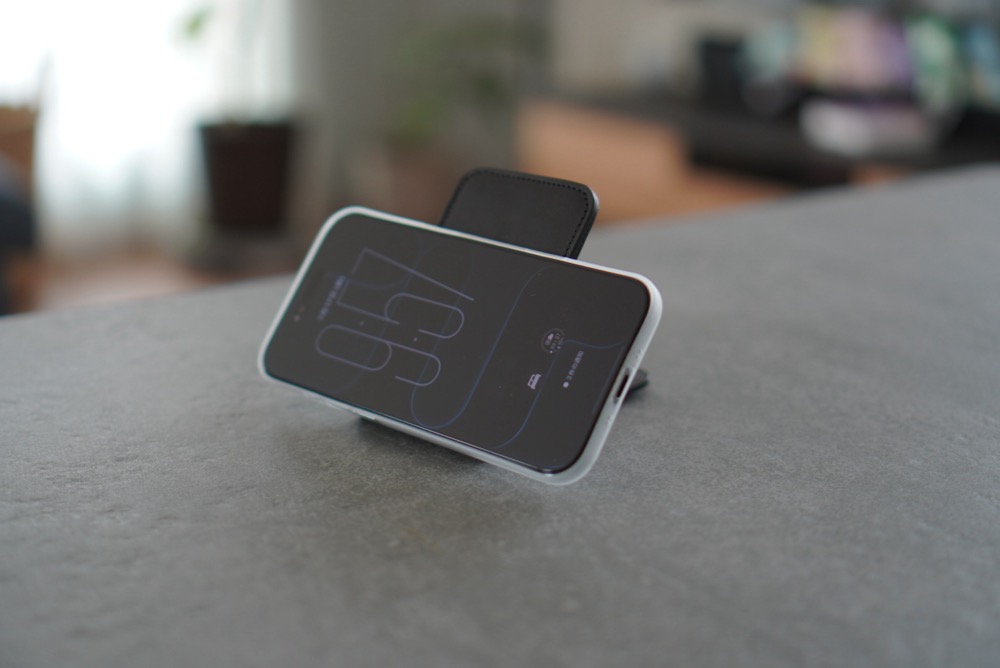 Molid MagSafe Walletを横置き